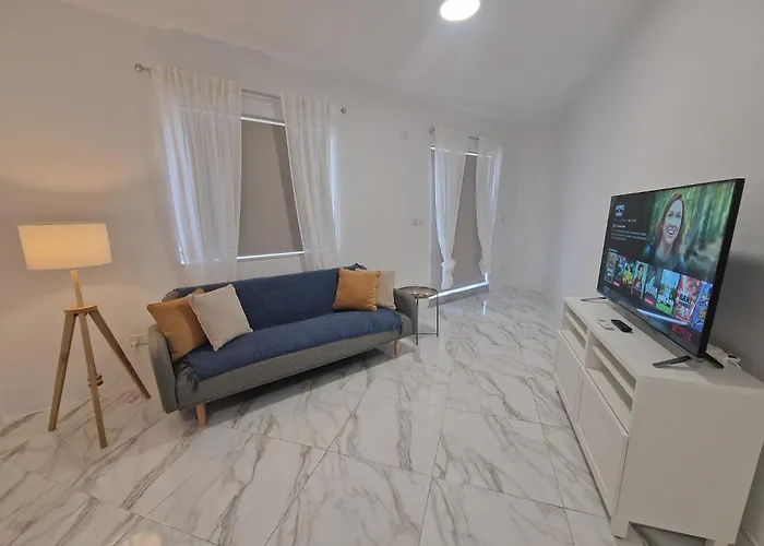 Penthouse With Large Terrace Close To Seafront *