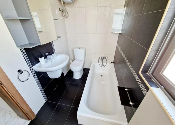 Penthouse With Large Terrace Close To Seafront Appartement St. Paul's Bay