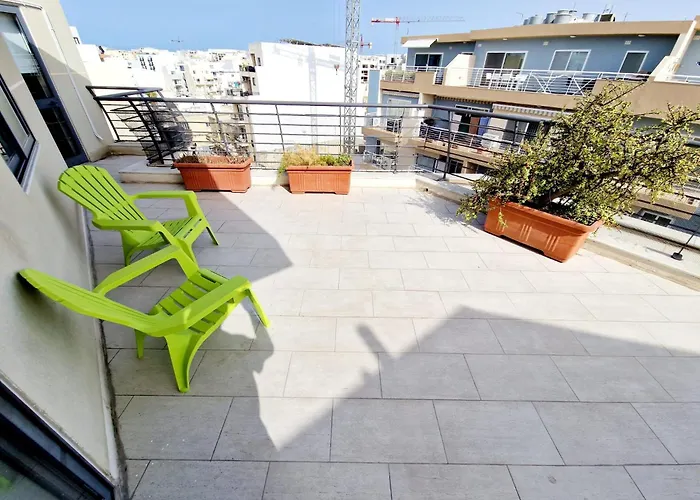 Penthouse With Large Terrace Close To Seafront *