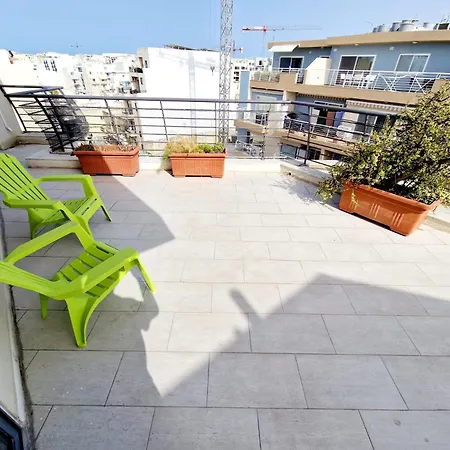 Penthouse With Large Terrace Close To Seafront *