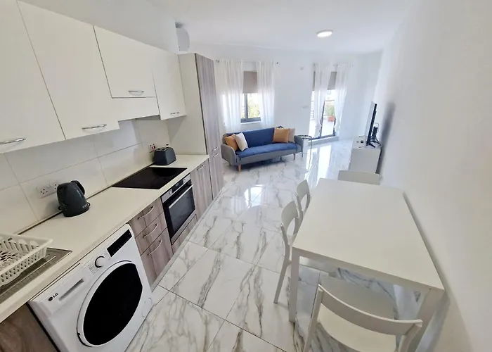 Appartamento Penthouse With Large Terrace Close To Seafront St. Paul's Bay