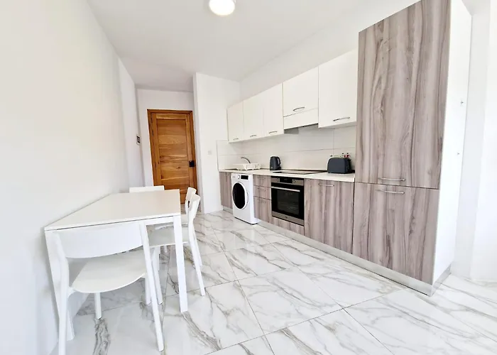 Penthouse With Large Terrace Close To Seafront Appartamento