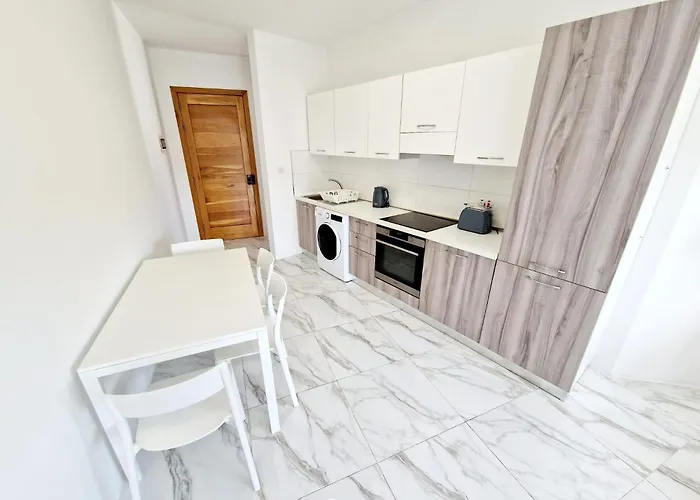 公寓 Penthouse With Large Terrace Close To Seafront