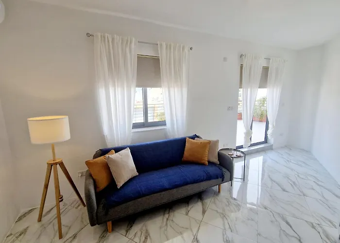 公寓 Penthouse With Large Terrace Close To Seafront *