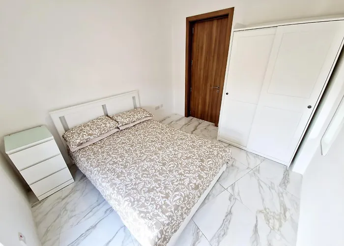 Penthouse With Large Terrace Close To Seafront 公寓 圣保罗湾城