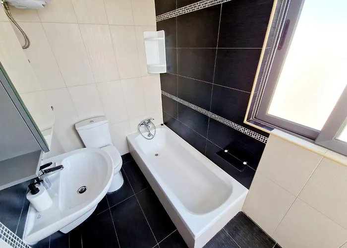 公寓 Penthouse With Large Terrace Close To Seafront 圣保罗湾城