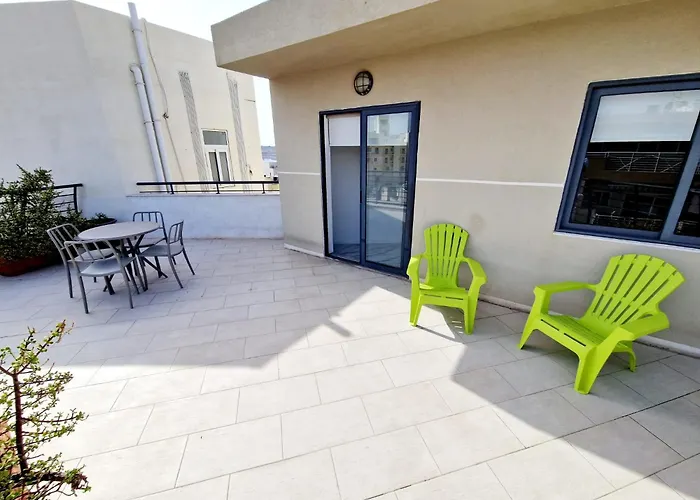 Penthouse With Large Terrace Close To Seafront *