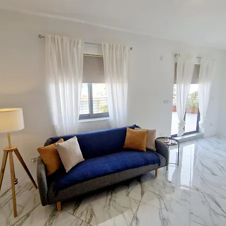 Apartment Penthouse With Large Terrace Close To Seafront *